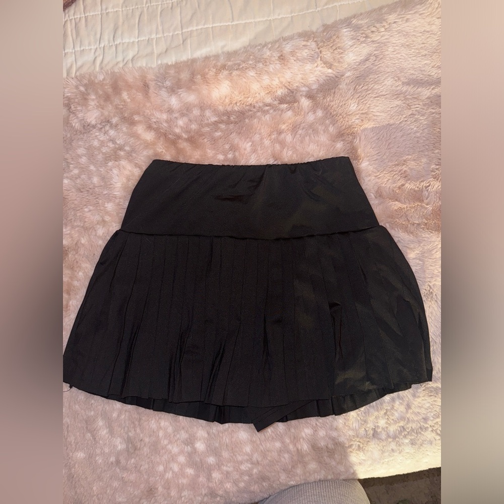 Black pleated sports skirt!